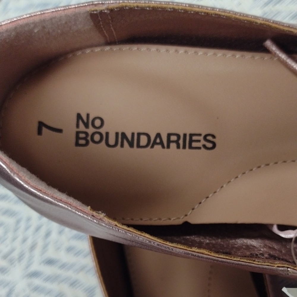 No Boundaries Shiny Pink Loafers - Picture 2 of 9